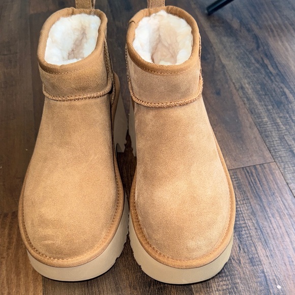 UGG Chestnut Suede Boots platform - Picture 4 of 14